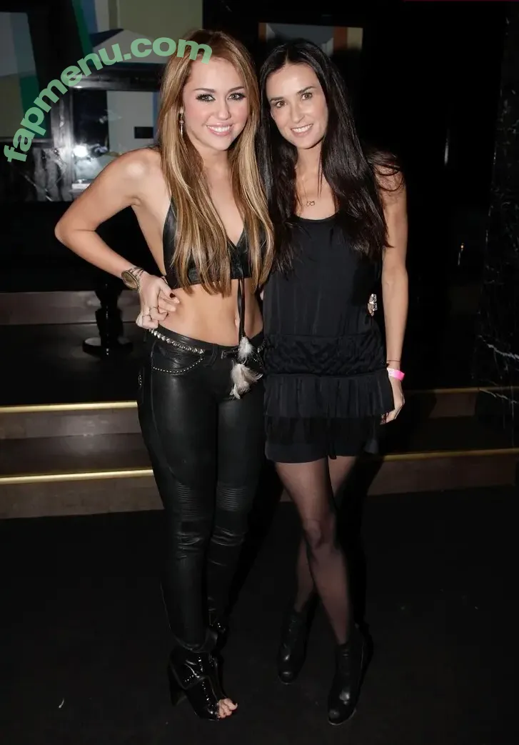 Miley Cyrus nude photo #4449 (MileyCyrus)