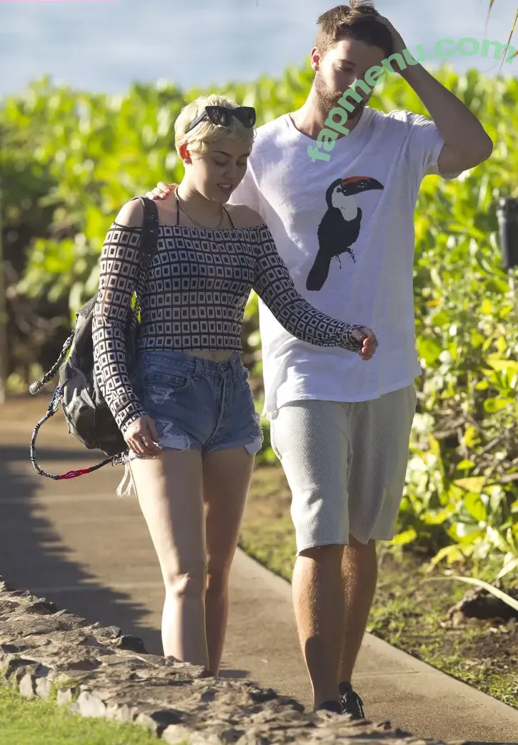 Miley Cyrus nude photo #4526 (MileyCyrus)