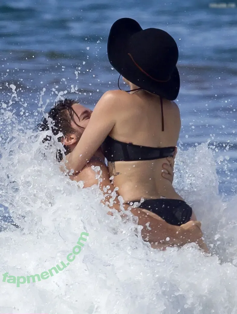 Miley Cyrus nude photo #4530 (MileyCyrus)