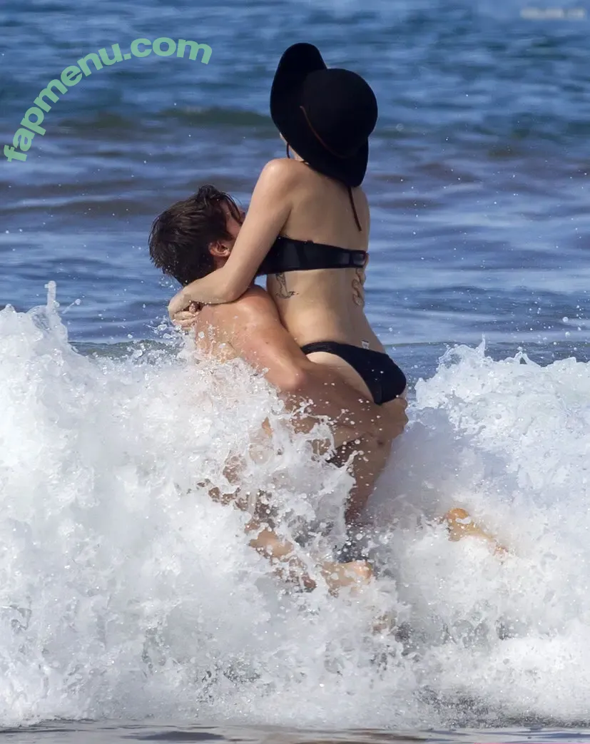 Miley Cyrus nude photo #4546 (MileyCyrus)