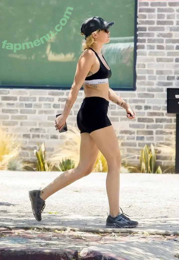 Miley Cyrus nude photo #4715 (MileyCyrus)