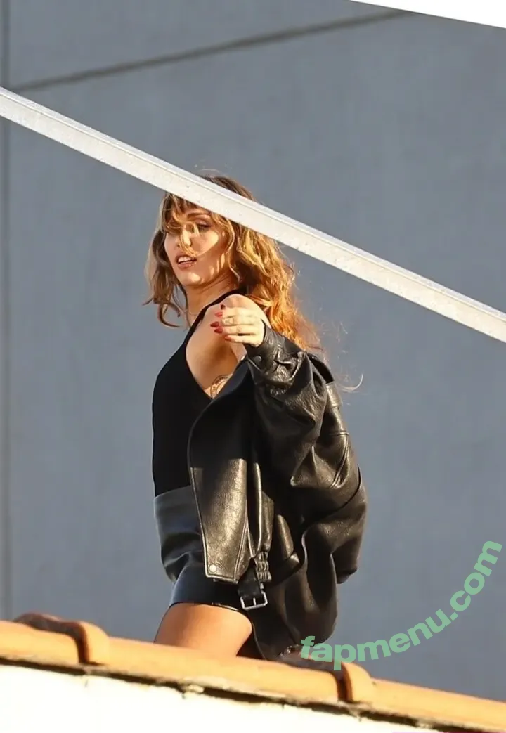 Miley Cyrus nude photo #4747 (MileyCyrus)