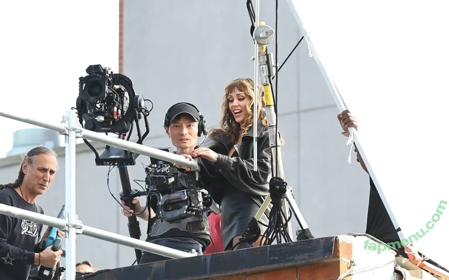 Miley Cyrus nude photo #4760 (MileyCyrus)