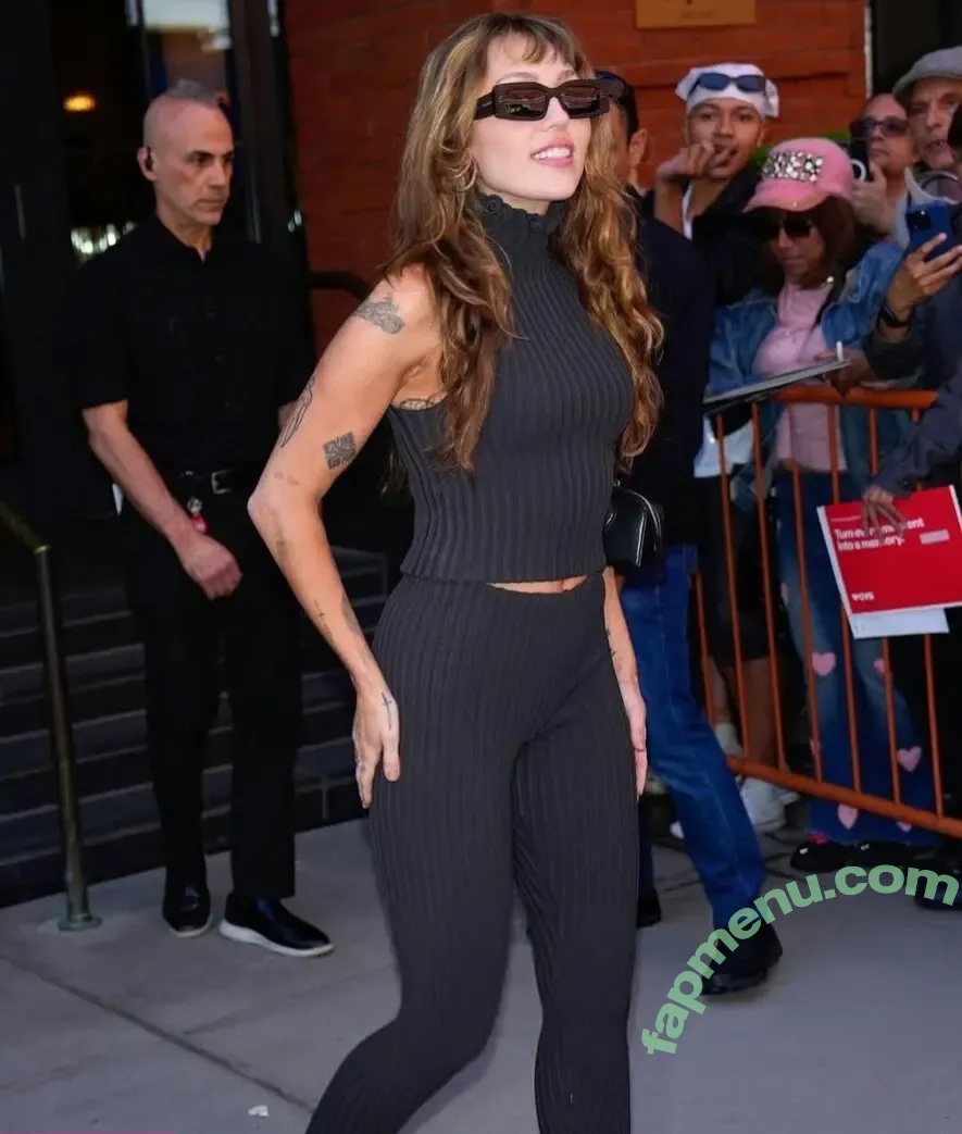 Miley Cyrus nude photo #4777 (MileyCyrus)