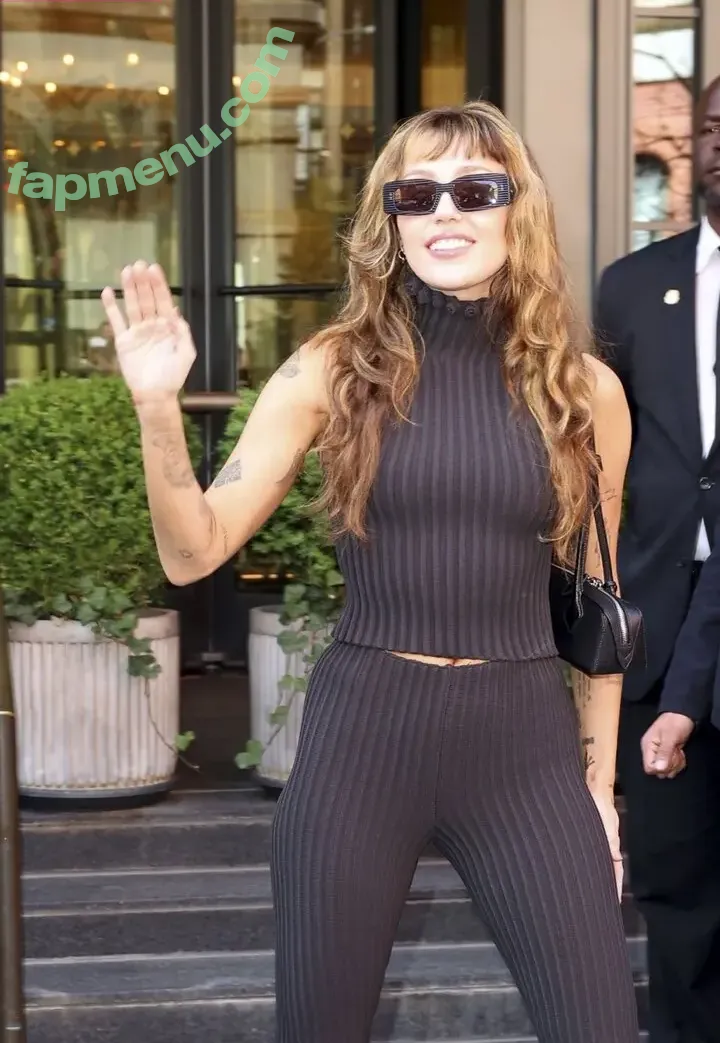 Miley Cyrus nude photo #4782 (MileyCyrus)