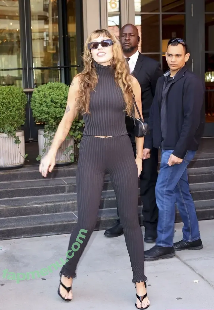 Miley Cyrus nude photo #4786 (MileyCyrus)