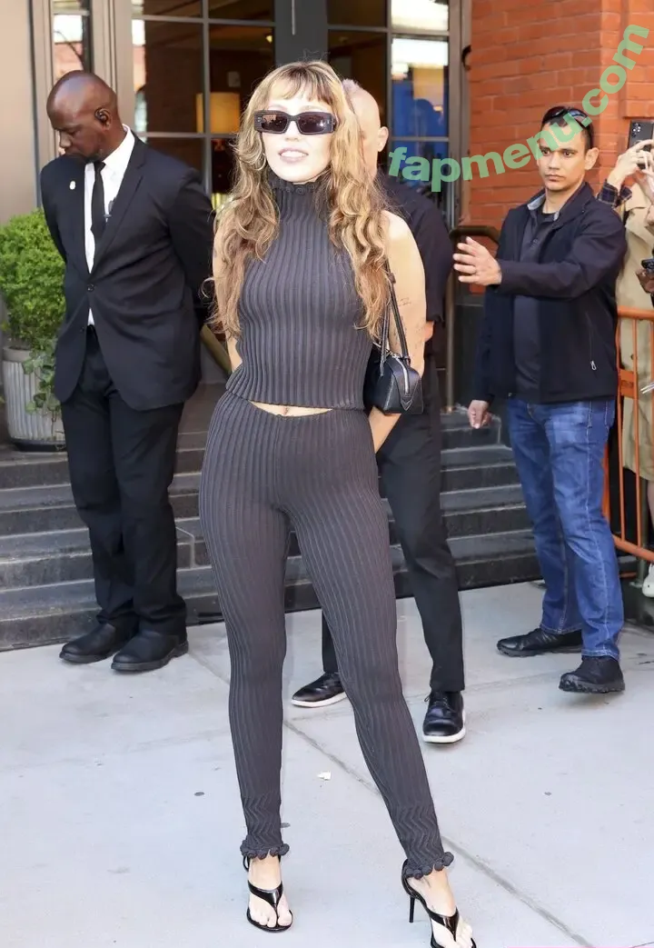 Miley Cyrus nude photo #4787 (MileyCyrus)