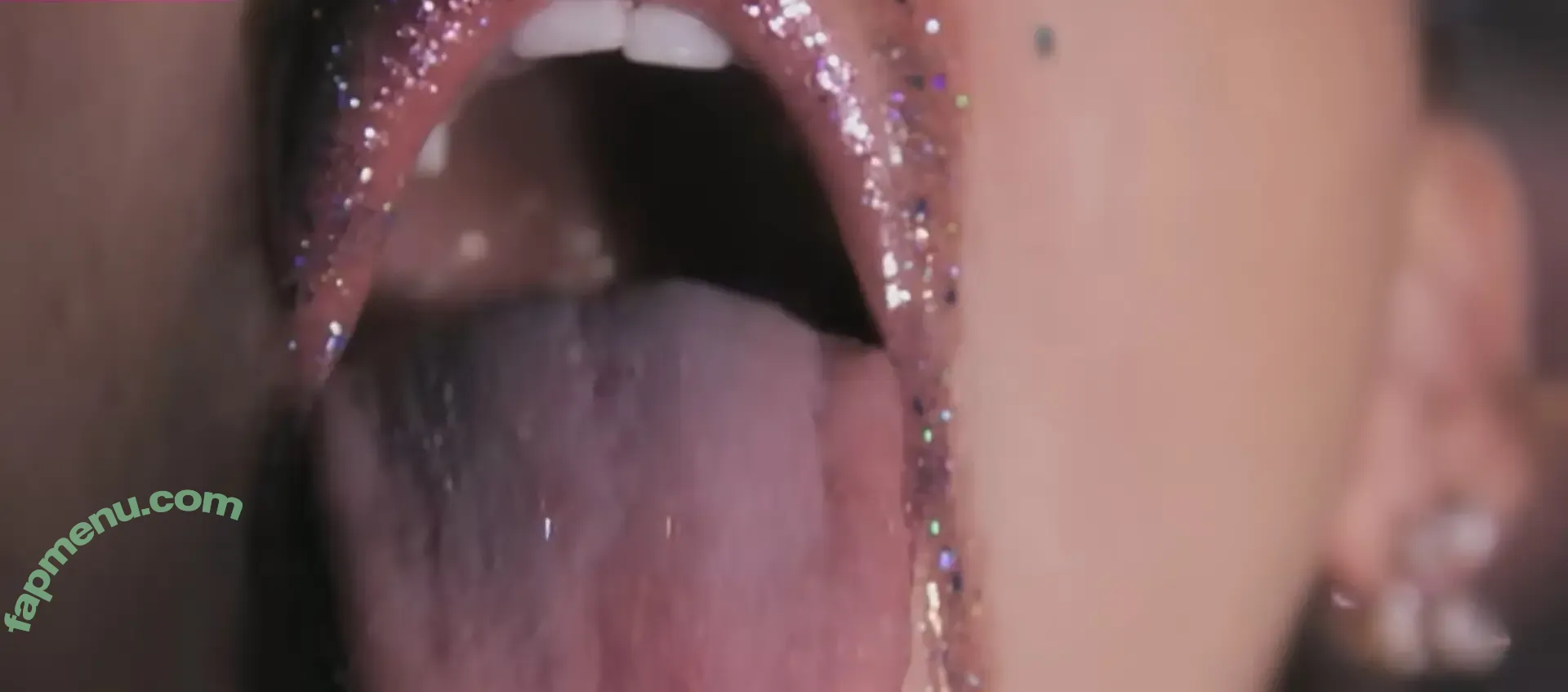 Miley Cyrus nude photo #4815 (MileyCyrus)