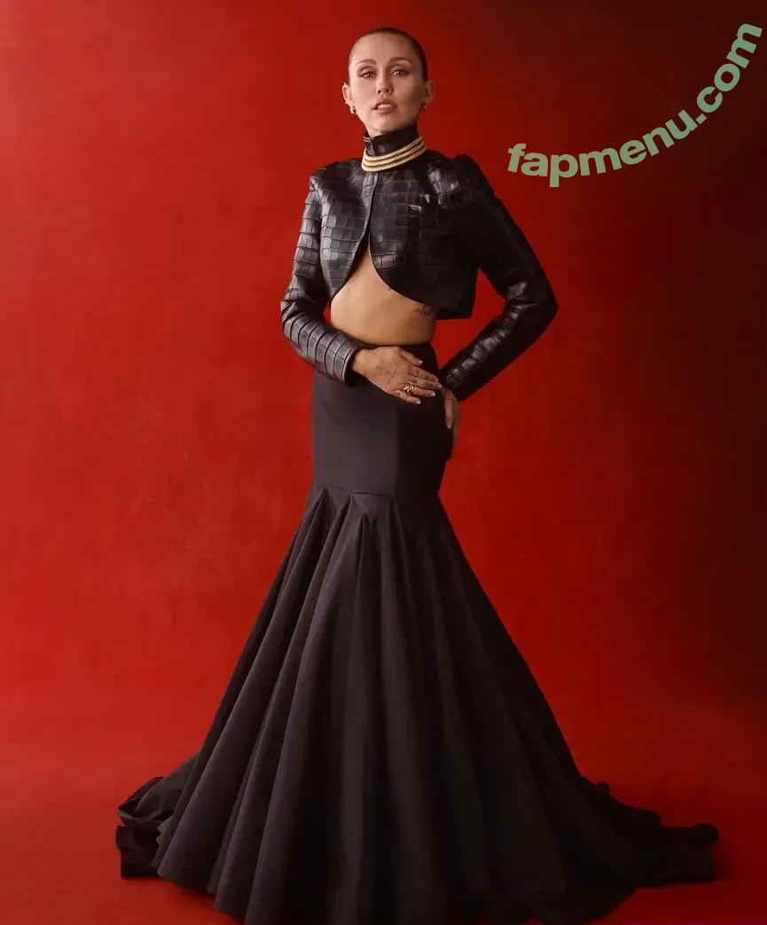 Miley Cyrus nude photo #4857 (MileyCyrus)