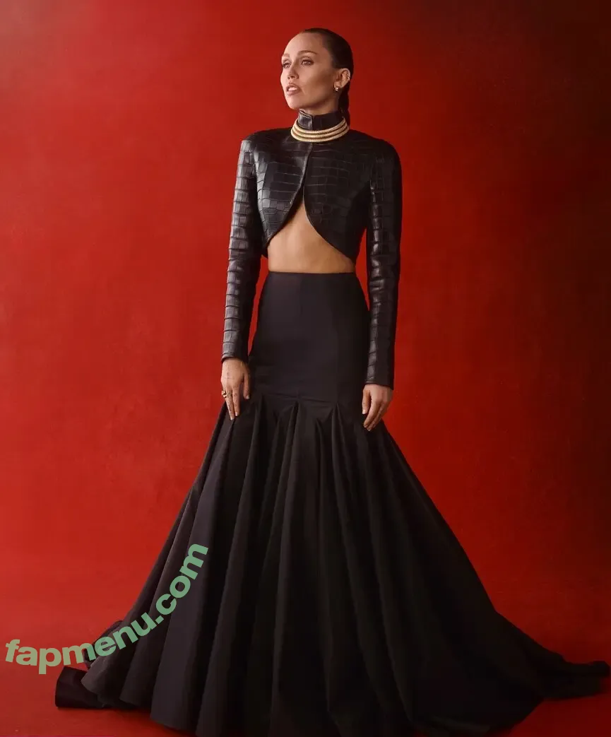 Miley Cyrus nude photo #4858 (MileyCyrus)