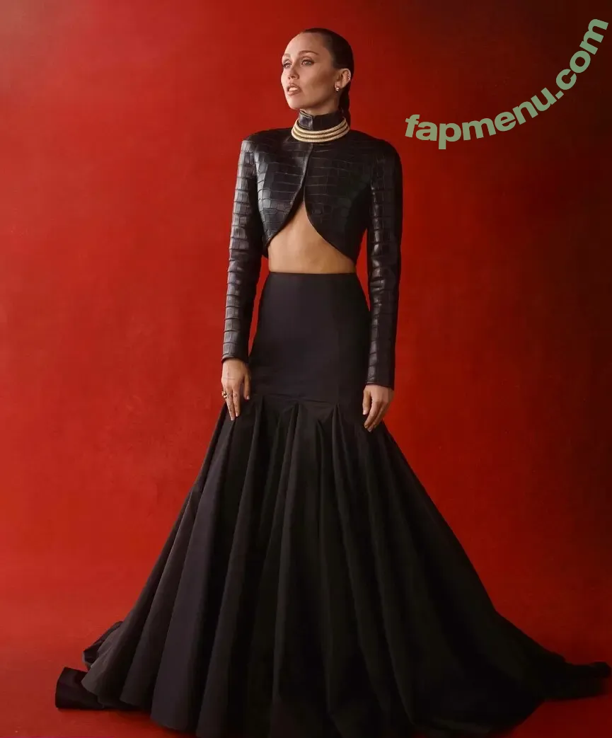 Miley Cyrus nude photo #4875 (MileyCyrus)