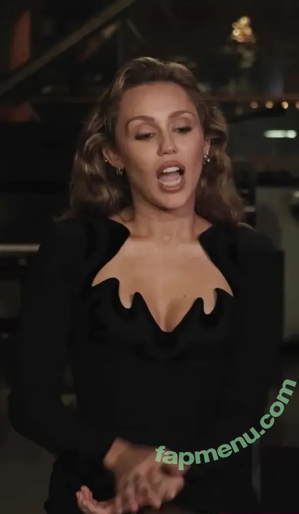Miley Cyrus nude photo #4910 (MileyCyrus)