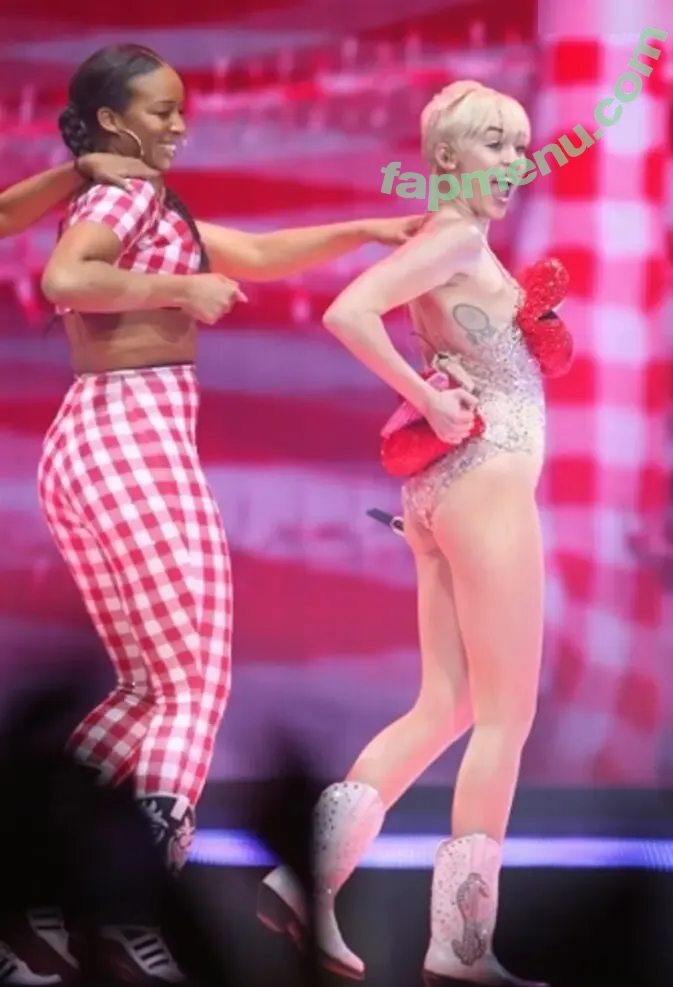 Miley Cyrus nude photo #4951 (MileyCyrus)