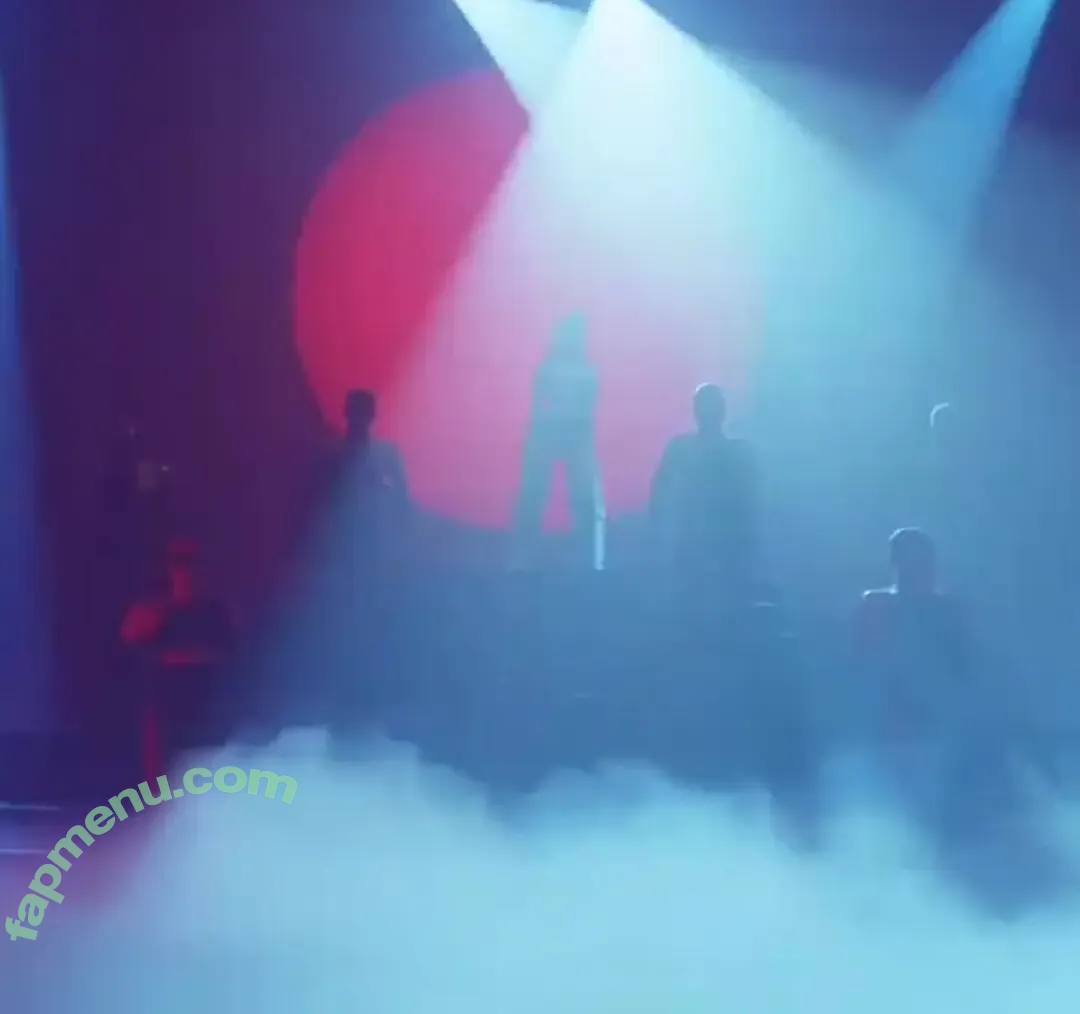 Miley Cyrus nude photo #4992 (MileyCyrus)