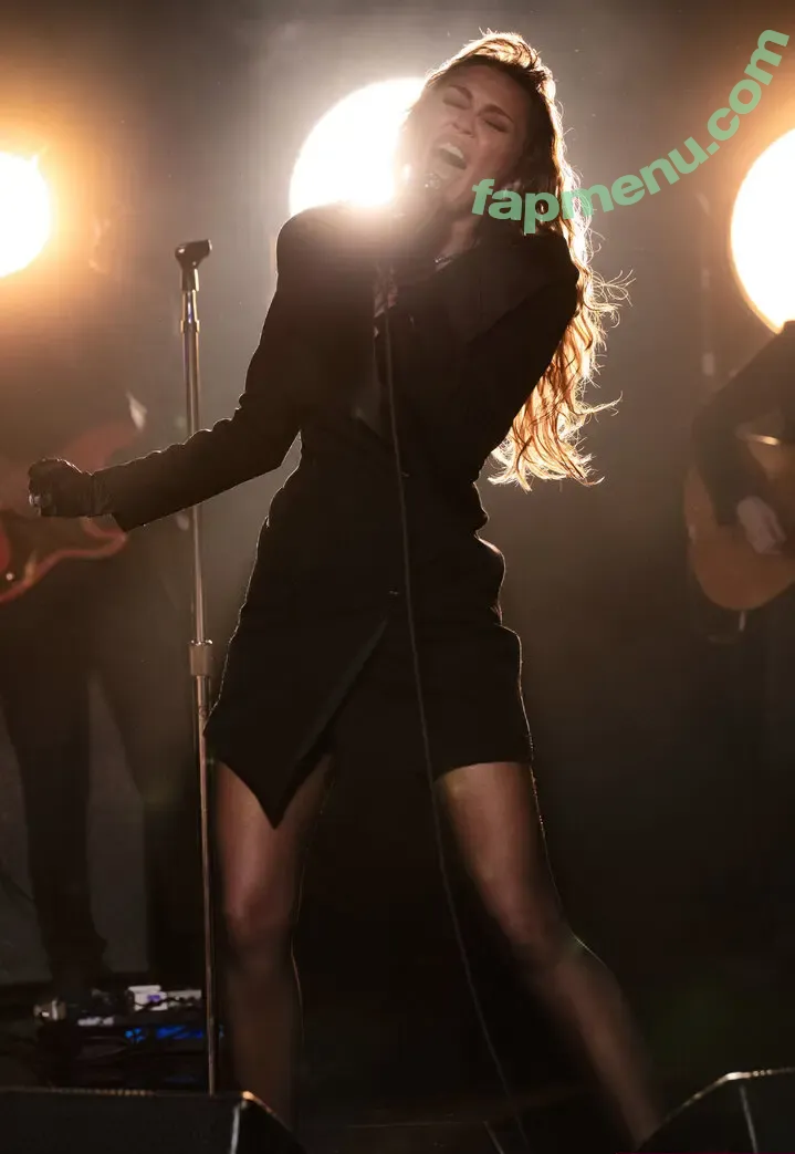 Miley Cyrus nude photo #4998 (MileyCyrus)