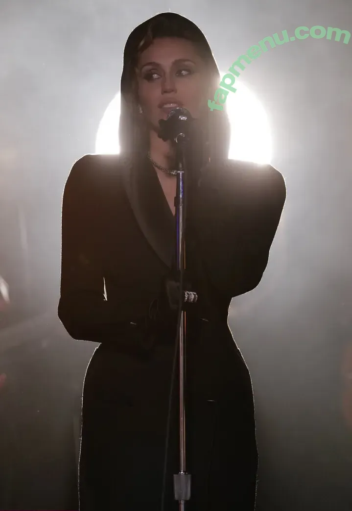 Miley Cyrus nude photo #4999 (MileyCyrus)