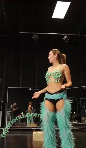 Miley Cyrus / MileyCyrus nude photo #5027