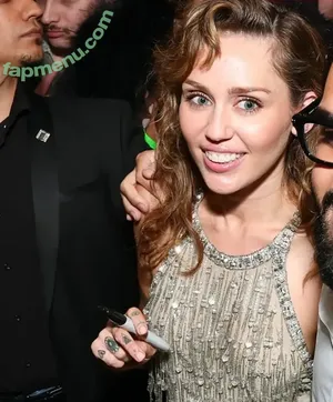 Miley Cyrus / MileyCyrus nude photo #5043