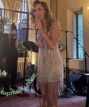 Miley Cyrus / MileyCyrus nude photo #5047