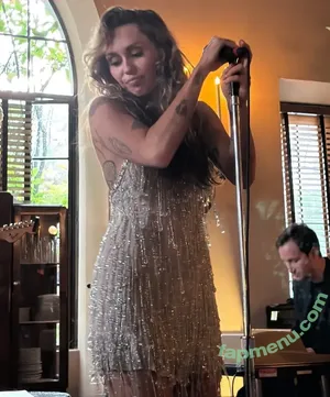 Miley Cyrus / MileyCyrus nude photo #5048