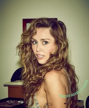 Miley Cyrus / MileyCyrus nude photo #5057