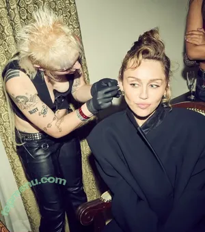 Miley Cyrus / MileyCyrus nude photo #5063