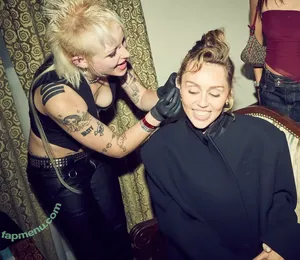 Miley Cyrus / MileyCyrus nude photo #5064