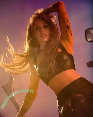 Miley Cyrus / MileyCyrus nude photo #5065