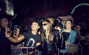 Miley Cyrus / MileyCyrus nude photo #5100