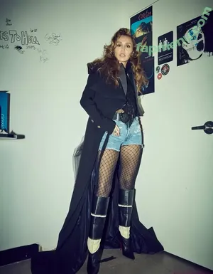 Miley Cyrus / MileyCyrus nude photo #5129