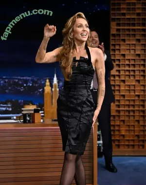 Miley Cyrus / MileyCyrus nude photo #5149