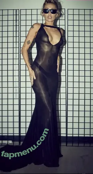 Miley Cyrus / MileyCyrus nude photo #5159
