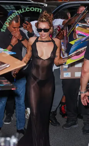 Miley Cyrus / MileyCyrus nude photo #5162