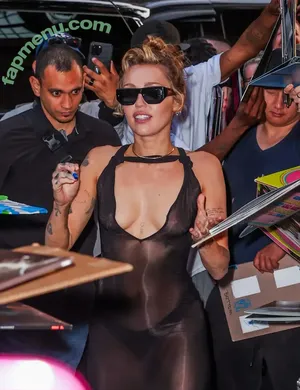 Miley Cyrus / MileyCyrus nude photo #5164