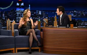 Miley Cyrus / MileyCyrus nude photo #5176