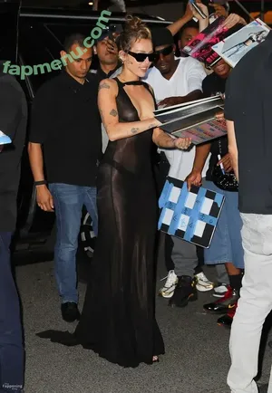 Miley Cyrus / MileyCyrus nude photo #5205