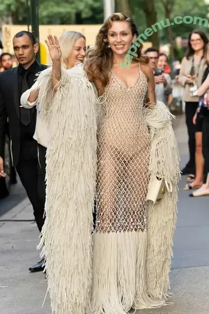 Miley Cyrus / MileyCyrus nude photo #5224