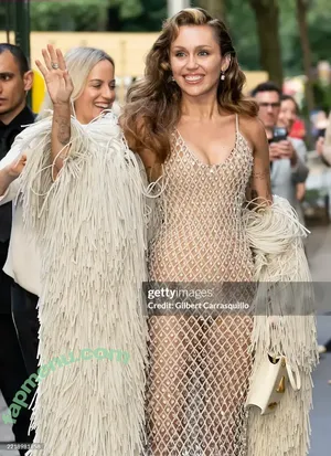 Miley Cyrus / MileyCyrus nude photo #5225