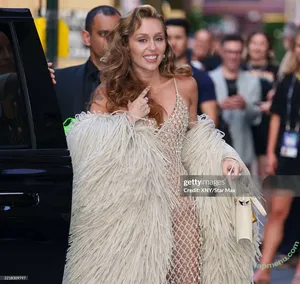 Miley Cyrus / MileyCyrus nude photo #5232