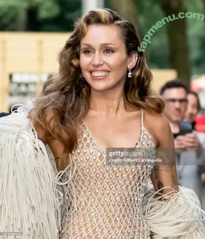 Miley Cyrus / MileyCyrus nude photo #5235