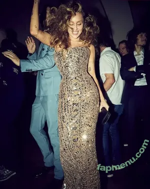 Miley Cyrus / MileyCyrus nude photo #5283