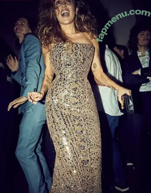 Miley Cyrus / MileyCyrus nude photo #5284