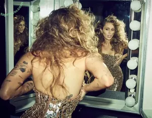 Miley Cyrus / MileyCyrus nude photo #5287