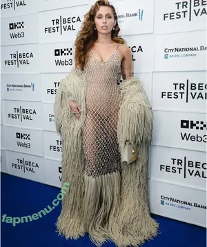Miley Cyrus / MileyCyrus nude photo #5290