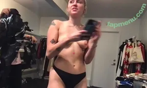 Miley Cyrus / MileyCyrus nude photo #5431