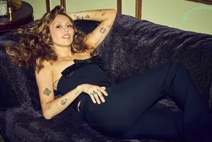 Miley Cyrus / MileyCyrus nude photo #5444