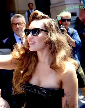 Miley Cyrus / MileyCyrus nude photo #5446