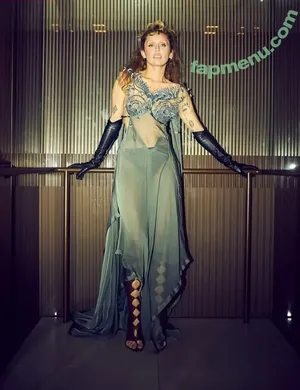 Miley Cyrus / MileyCyrus nude photo #5489