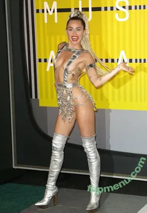 Miley Cyrus / MileyCyrus nude photo #5541