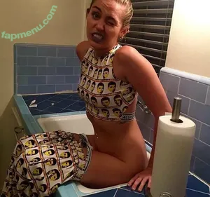 Miley Cyrus / MileyCyrus nude photo #5603